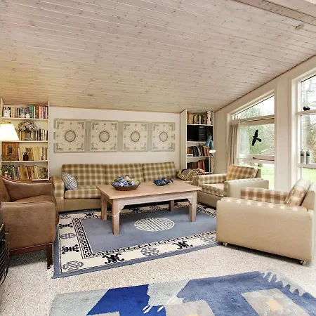 Дом отдыха Three-bedroom Holiday In 19