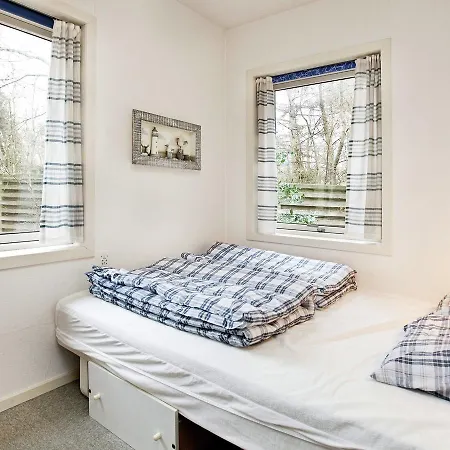 Three-bedroom Holiday In 19 *