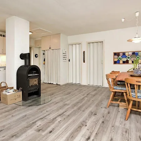 Дом отдыха Three-bedroom Holiday In 19